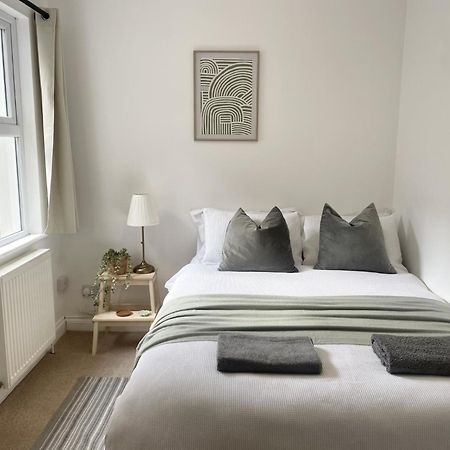 New Apartment In Town Centre Борнмут Екстер'єр фото
